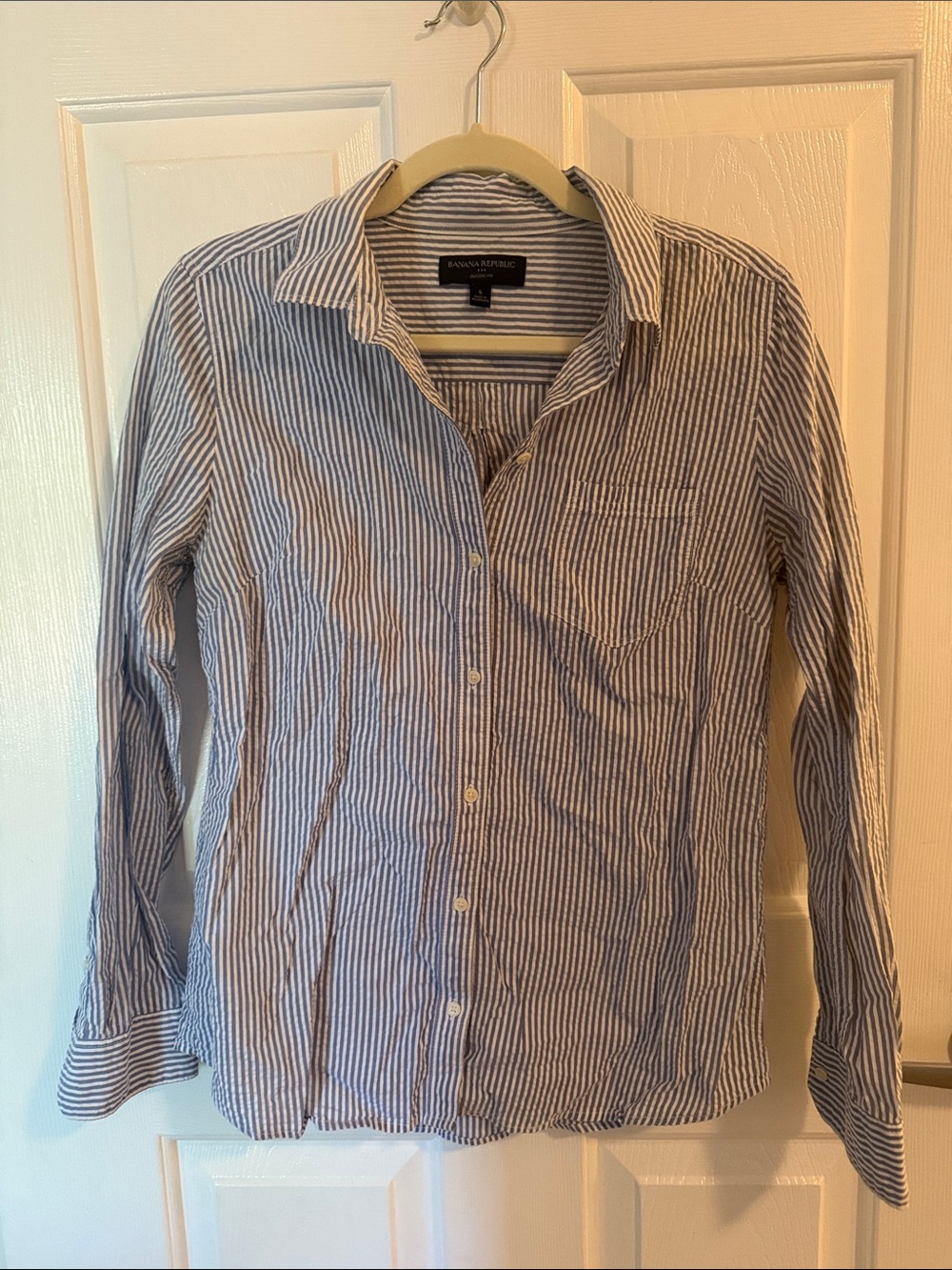 Banana Republic Blue & White Striped Casual Button-Down Shirt